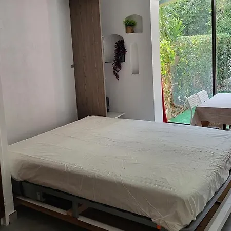 Studio 4 Personnes Avec Jardin Et Parking A * Hyères